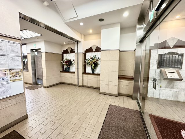 ライオンズシティ榴ケ岡公園のエントランス