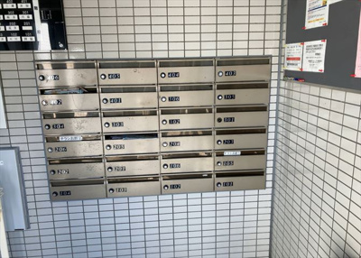 【設備】 | クリオ相武台参番館 | エントランス付近に設置されている集合ポストは、住んでいる部屋と離れているため、ポストをあさるなど誰かに何かされていても被害に気づきにくいです。入居する時には他人に特定されにくい番号で鍵をかけましょう！