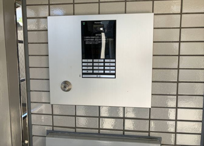 【防犯設備】 | クリオ相武台参番館 | 当然のことではありますが、オートロックやセンサーライト、ホームセキュリティーなどの防犯設備があれば、小さいお子様がいるご家庭も安心ですよね！まず物件購入の際は、防犯設備もチェックするようにしましょう。