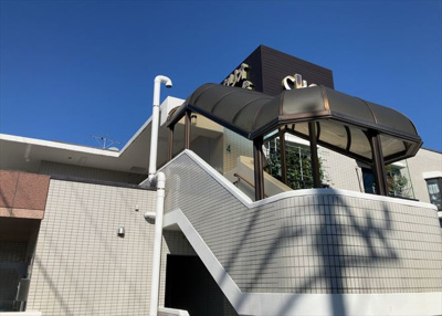 【構造・工法・仕様】 | クリオ相武台参番館 | ＲＣ造、Reinforced Concreteは直訳すると補強されたコンクリートです。主に柱や梁・床・壁が鉄筋とコンクリートで構成おり、鉄筋を組んだ型枠にコンクリートを流し込んで固めたものを指します。