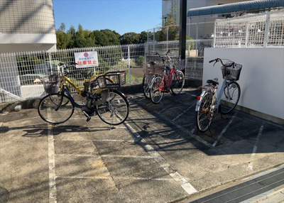 【駐輪場】 | クリオ相武台参番館 | マンションの駐輪場は、事前に空きがあるか確認を取ると安心です。せっかく入居したのに駐輪スペースがない！なんてことになったら大変ですよね。そこで、内見時や購入前にはまず事前に確認しておくと良いでしょう。