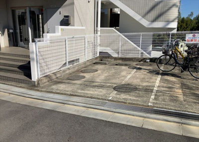 【駐車場】 | クリオ相武台参番館 | 駐車場と明記されていても、最小スペースでつくられた駐車場だと大型車は駐車できなかったり、出入りしにくくなったりする可能性があります。お車のサイズと購入したい物件の駐車場のサイズを現地で確認しましょう。