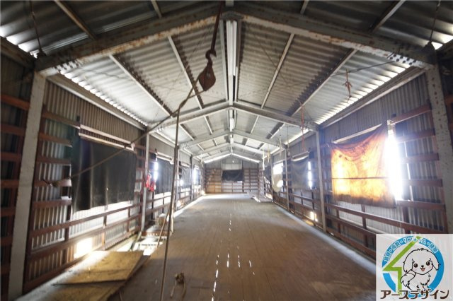 中尾貸倉庫の内装