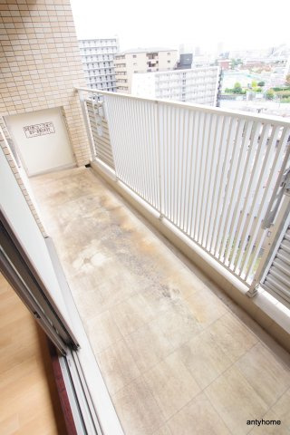 アーバンフラッツ西中島　仲介手数料無料のバルコニー
