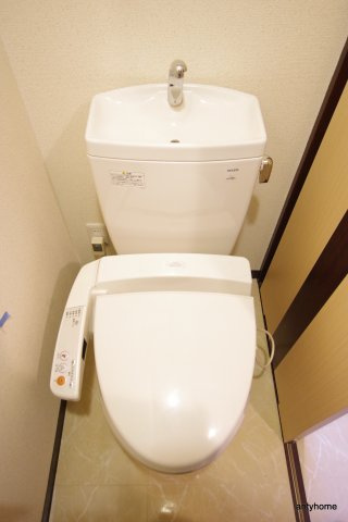 アーバンフラッツ西中島　仲介手数料無料のトイレ
