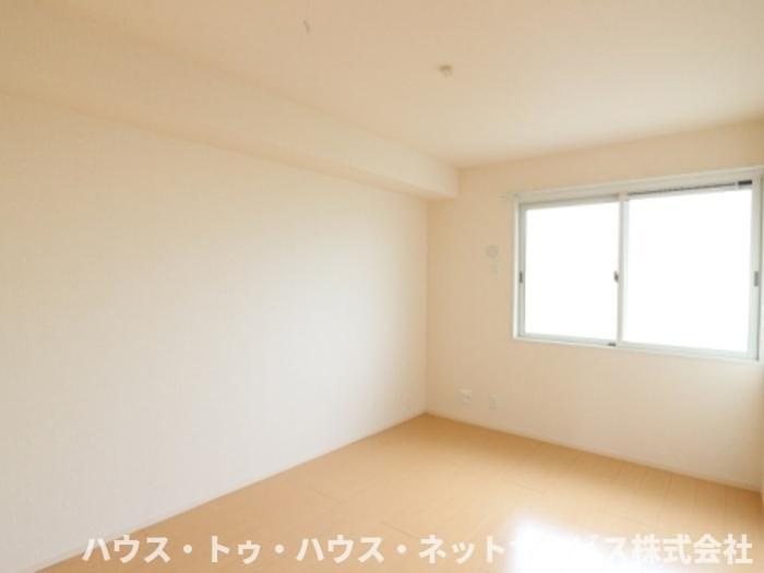 ジュネスの寝室