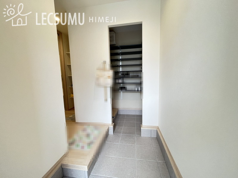 姫路市継/中古戸建の玄関