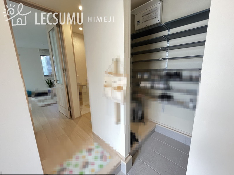 姫路市継/中古戸建の玄関