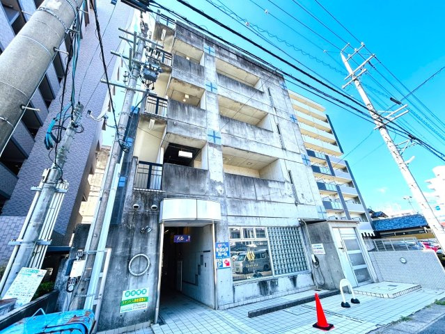 LEPUS（リーパス）ビルの外観