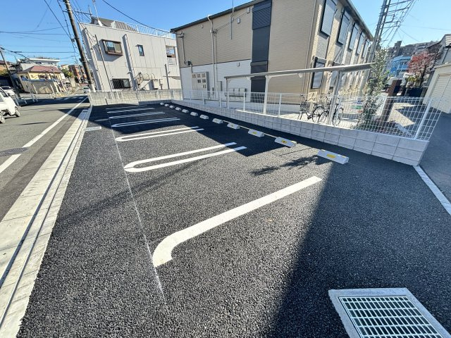 フォンターナ・ピエディの駐車場