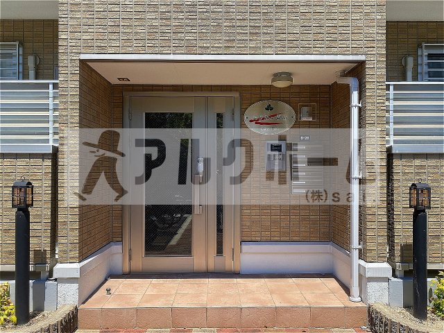 エリチェ青山のエントランス