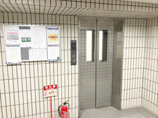 東峰マンション長者原のエントランス|エレベーターは１基あります！