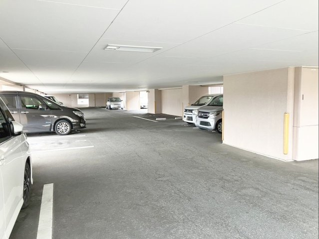 東峰マンション長者原の駐車場|敷地内駐車場