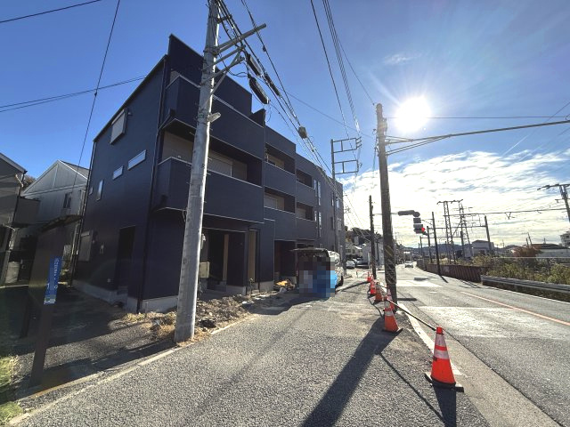 JR横須賀線「逗子」駅徒歩17分　A号棟の外観|陽当良好