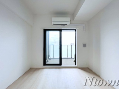 【居間・リビング】 | CREST TAPP平安通 | こちらの居間で趣味の時間をお楽しみください