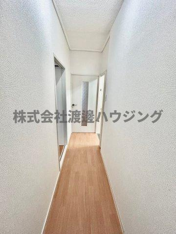 ハイツ桃山の玄関