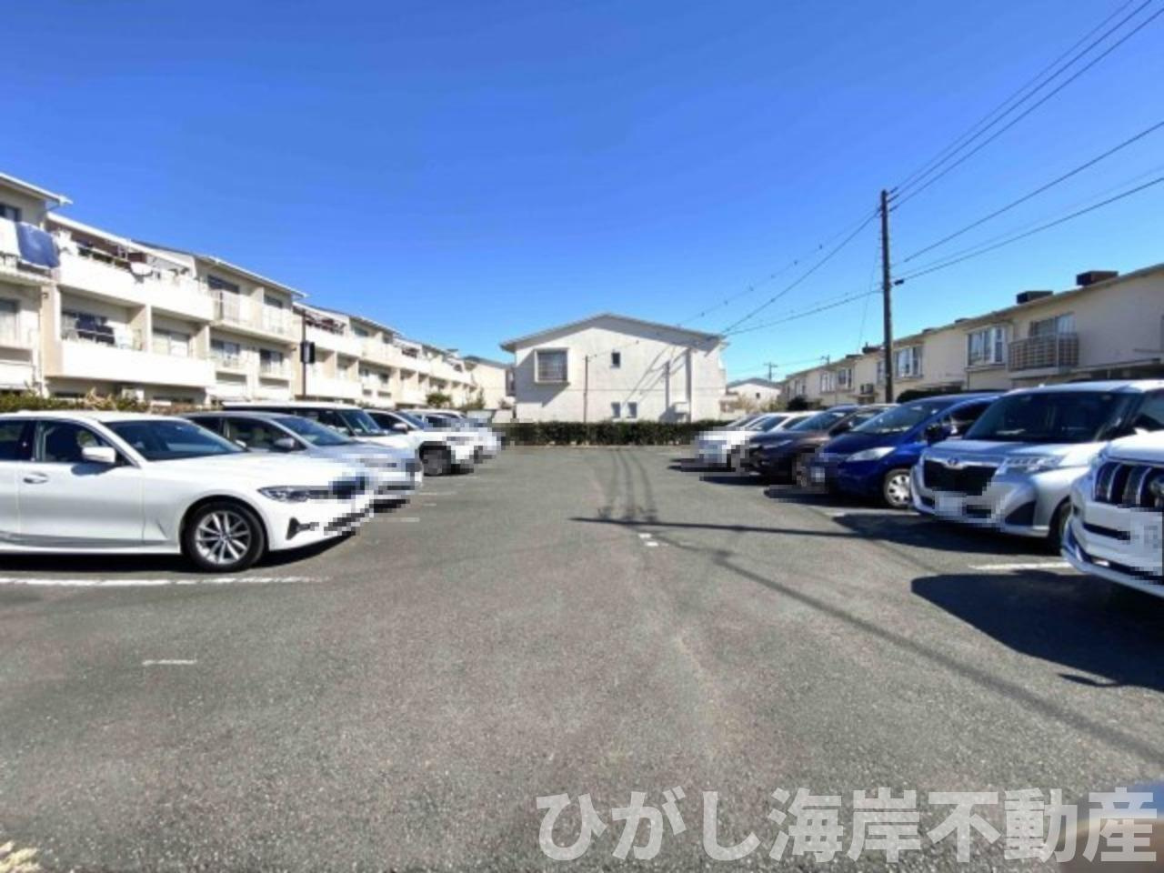 ホームタウン茅ヶ崎 17号棟 の駐車場|敷地内　駐車場
