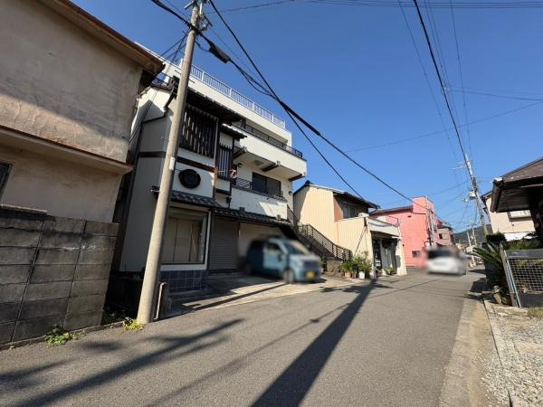 和歌山市市小路　店舗付住宅の前面道路含む現地写真