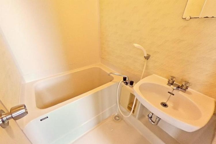 フタバハイフラットの浴室|日々の疲れを癒すお風呂付です