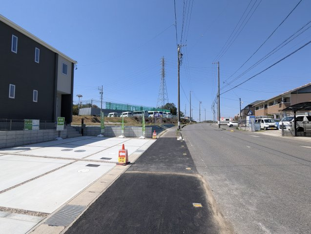 瀬戸市品野町　全3棟の前面道路含む現地写真