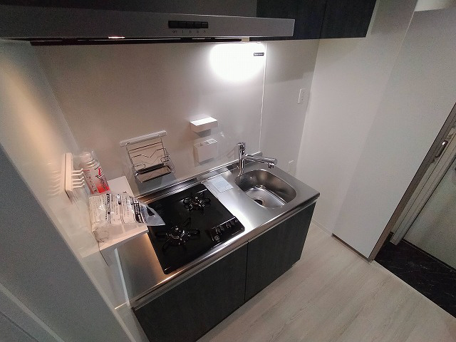 神戸市須磨区妙法寺字道正川のアパートのキッチン|システムキッチン（IH２口）