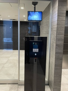 【エントランス】 | エスリードレジデンス大阪福島シティクロス | ゆとりのあるエントランスです