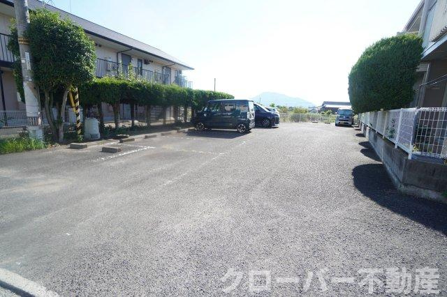 メゾン林野の駐車場