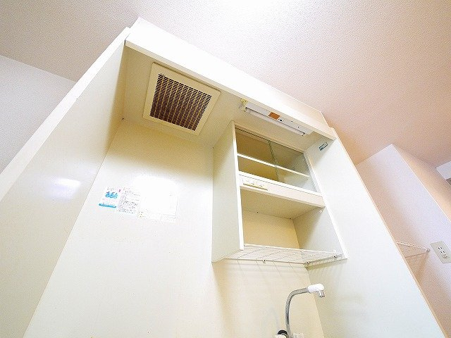 サンガーデン（田井庄町）のキッチン|棚があるのでコップなど置けますよ