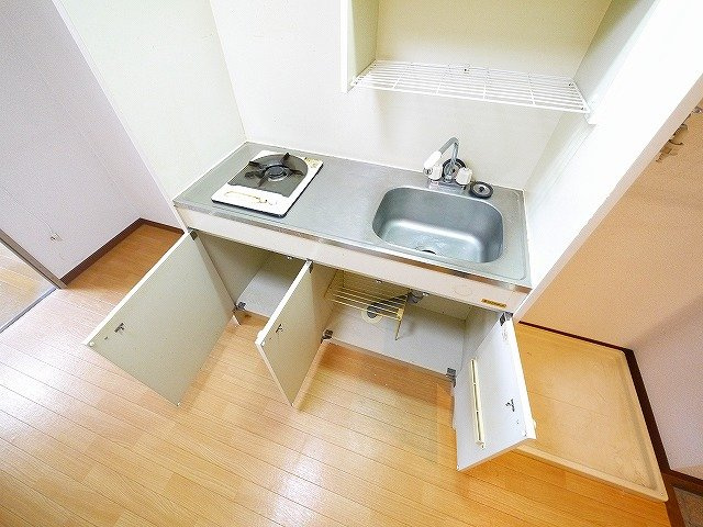 サンガーデン（田井庄町）のキッチン|下にも収納が可能です