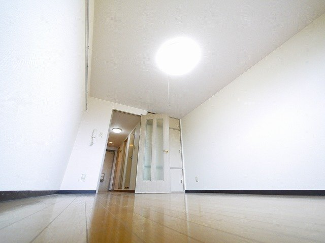 サンガーデン（田井庄町）の居間・リビング|広めのお部屋でのびのび新生活