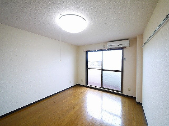 サンガーデン（田井庄町）の寝室|明るいお部屋です