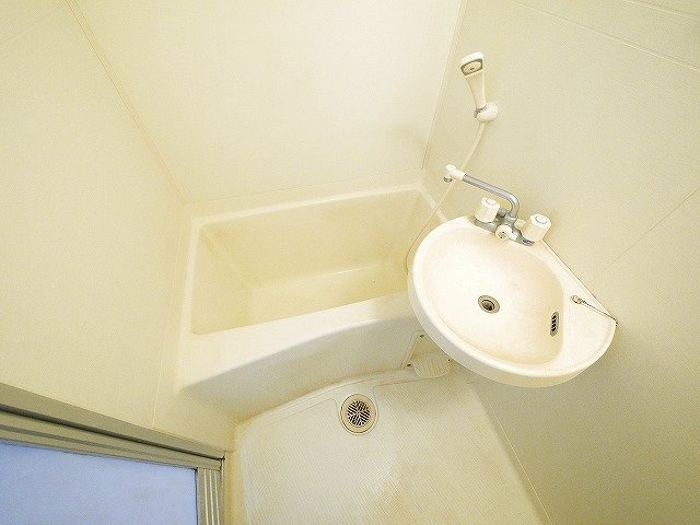 サンガーデン（田井庄町）の浴室|バストイレ別なので快適に入れる
