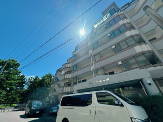 【外観】 | 青空にも夕焼けにも映える、そんなたたずまい。ここで新生活スタートさせてみませんか♪