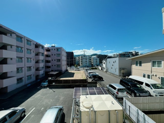 【展望】 | お隣り同士の距離が充分にあるので、雨の日でもお部屋が暗くなりづらいです。