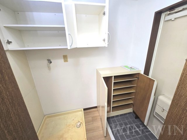 ウイングコート羽根井の玄関