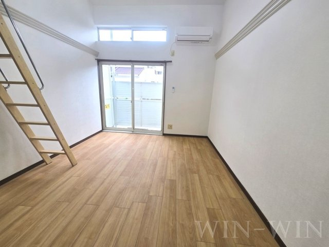 ウイングコート羽根井の居間・リビング