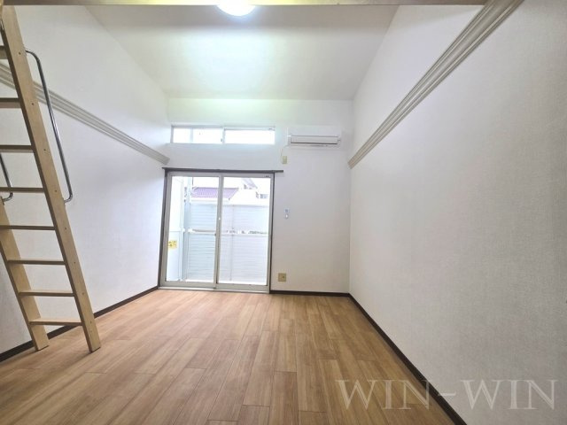 ウイングコート羽根井の居間・リビング