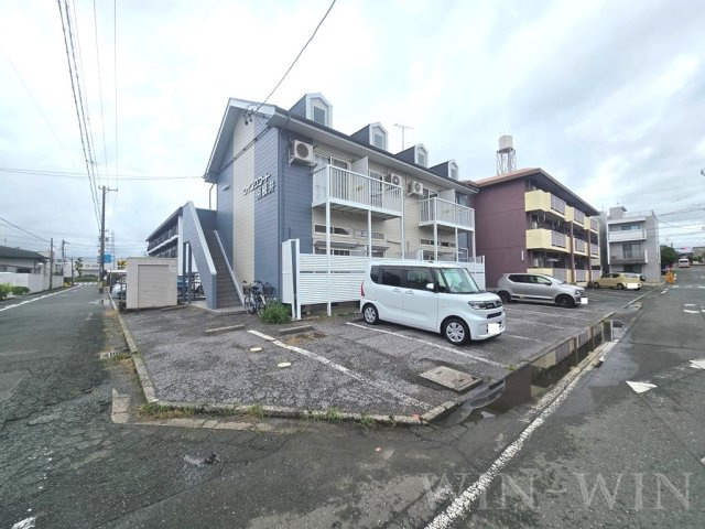 ウイングコート羽根井の駐車場