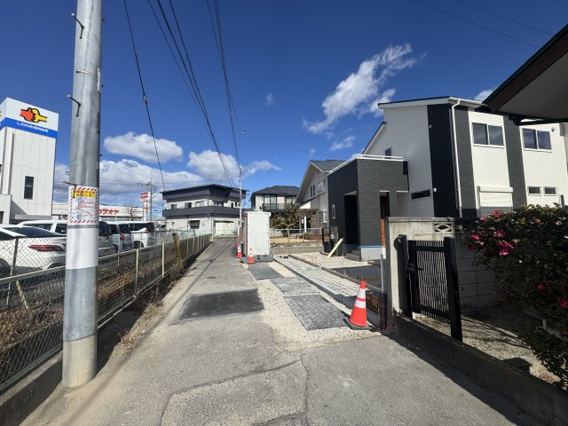 新築　前橋市古市町第1　1号棟の前面道路含む現地写真|現地写真　西側接道幅員約4ｍ