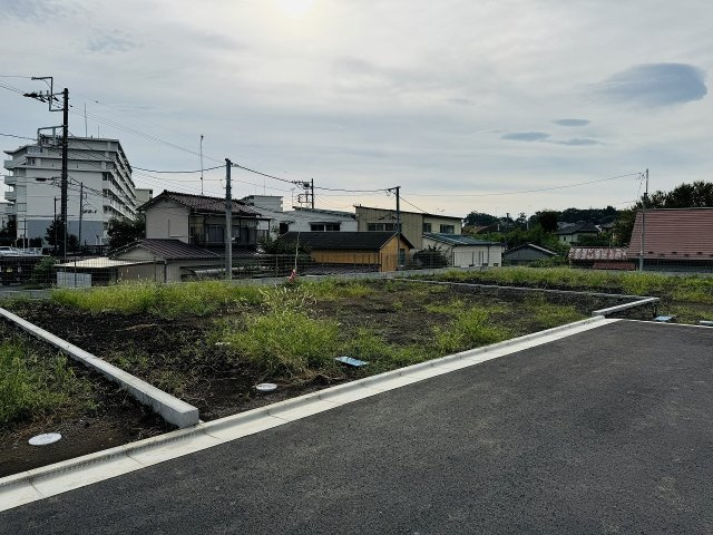 八王子市　中野上町3丁目　建築条件付き売地の前面道路含む現地写真|中野団地バス停徒歩5分の立地の建築条件付き売地　30坪1,700万円で、フリープランの建物を建築可能