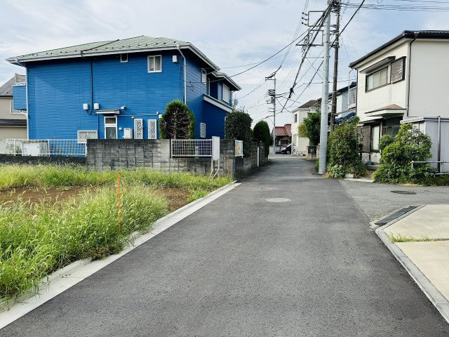八王子市　中野上町3丁目　建築条件付き売地の前面道路含む現地写真|中野団地バス停徒歩5分の立地の建築条件付き売地です　30坪1,700万円で、フリープランの建物を建築可能