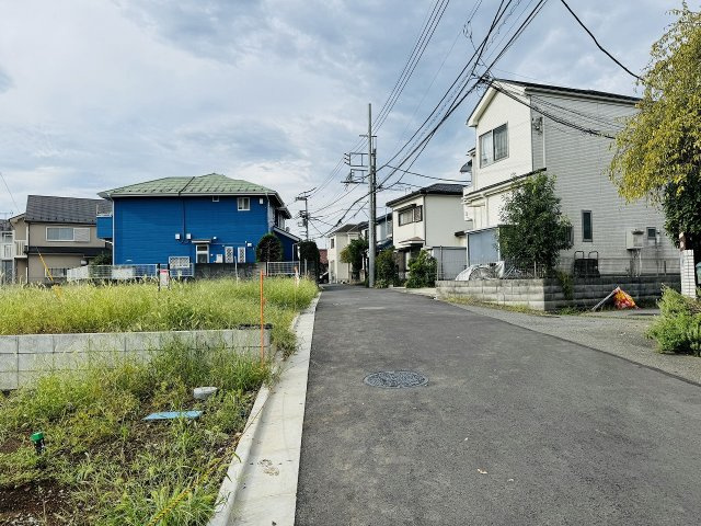 八王子市　中野上町　建築条件付き売地の前面道路含む現地写真|落ち着きのある住宅地内です
