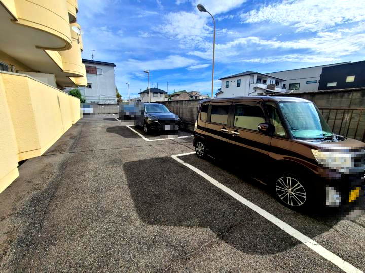 ラビタ・マンションの駐車場