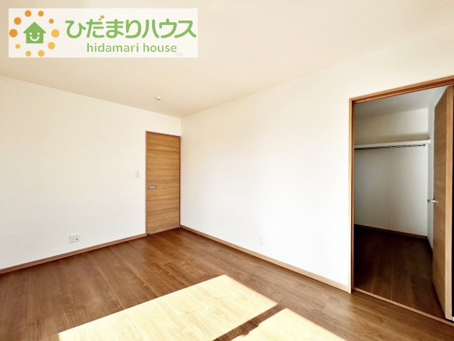 【寝室】 | 土浦市乙戸南２丁目　中古戸建 | 広めの主寝室は、ベッドの他にもパソコンデスクやドレッサーなども置けちゃいます(*^-^*)