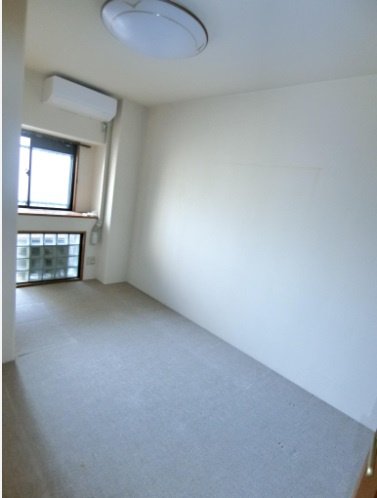 アルファステイツ旭駅前の洋室