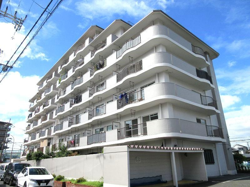 メロディハイム寝屋川の外観|新しい生活にいかがでしょうか？外観はお住まいの顔になります。こだわりたいポイントですね。水回りリフォームやリノベーションも承ってます。
■現地見学・資金計画相談・住宅ローン相談もお問合せ受付中■