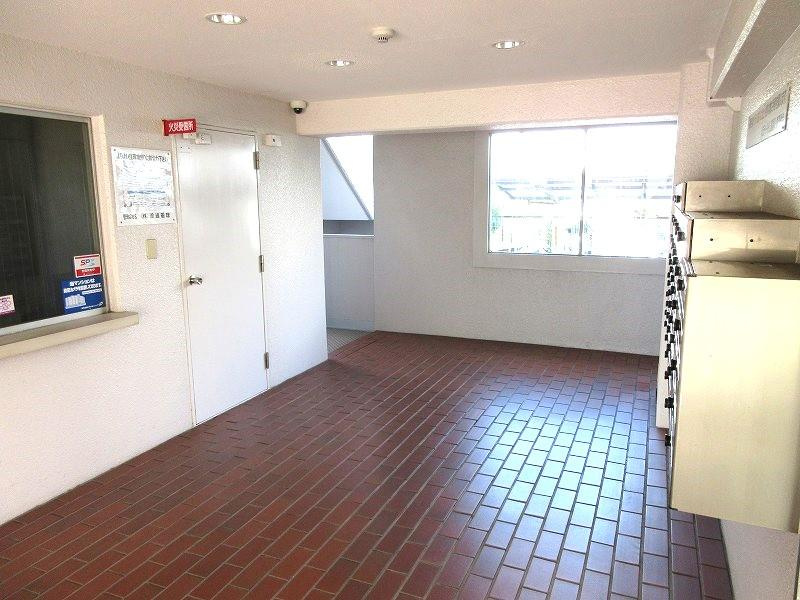 メロディハイム寝屋川のエントランス|エントランス
■物件内覧・資金計画相談・住宅ローン相談、リフォーム相談、お問合せ受付中■
※当日・翌日のご内覧、ご相談はお電話でのお問合せがスムーズです！