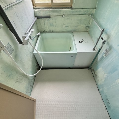 室蘭市本輪西町2丁目6-16戸建の浴室