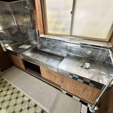 室蘭市本輪西町2丁目6-16戸建のキッチン