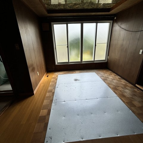 室蘭市本輪西町2丁目6-16戸建の居間・リビング